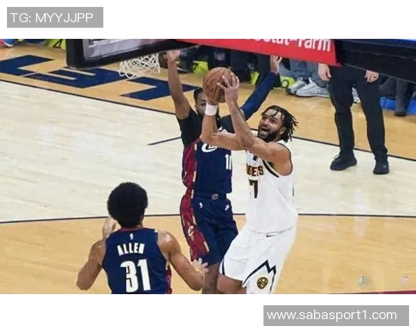 穆雷半场火力全开14投9中三分命中率高达50砍下23分助球队争胜